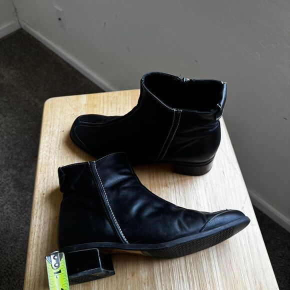 Reclaimed-vintage Women's Black and Black Boots - Picture 3 of 6
